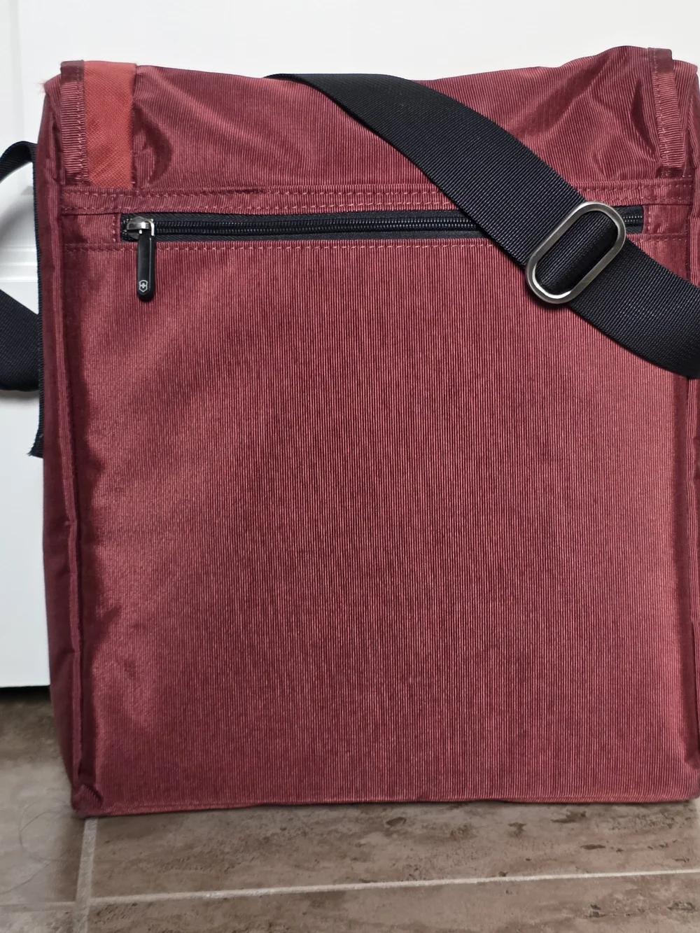 Victorinox Burgundy Crossbody Messenger Bag Unisex